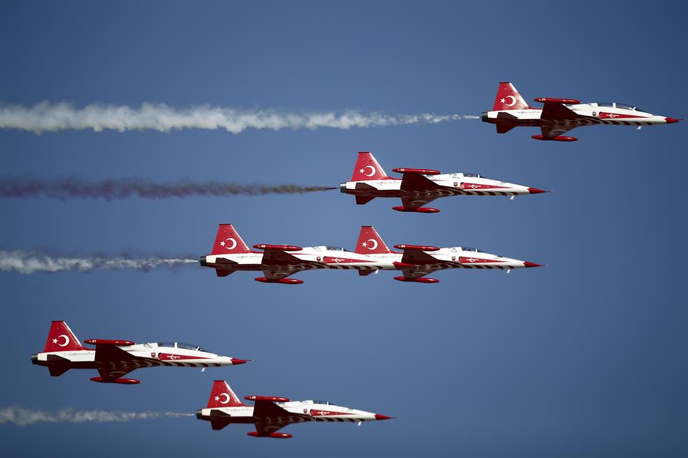 معرض “أوراسيا” للطيران يختتم أعماله بفريق “النجوم التركية”