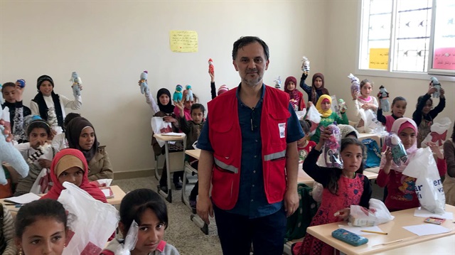 مؤسسات وجمعيات تركية تسعى لرسم ابتسامة على وجوه أطفال الحرب