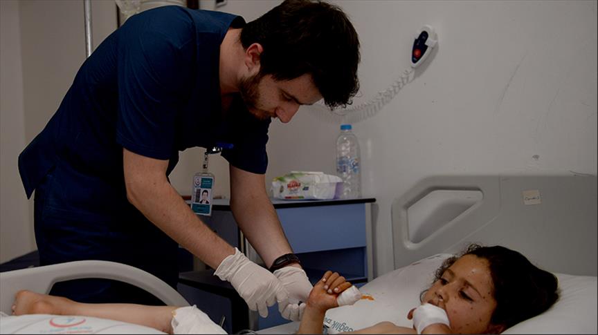 أطباء أتراك ينقذون حياة 3 أطفال سوريين