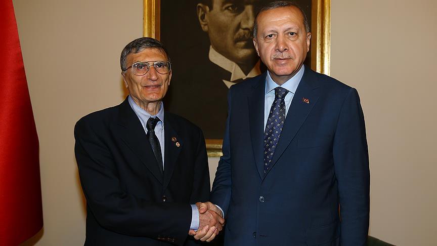 أردوغان يلتقي عالم الكيمياء التركي الفائز بجائزة نوبل