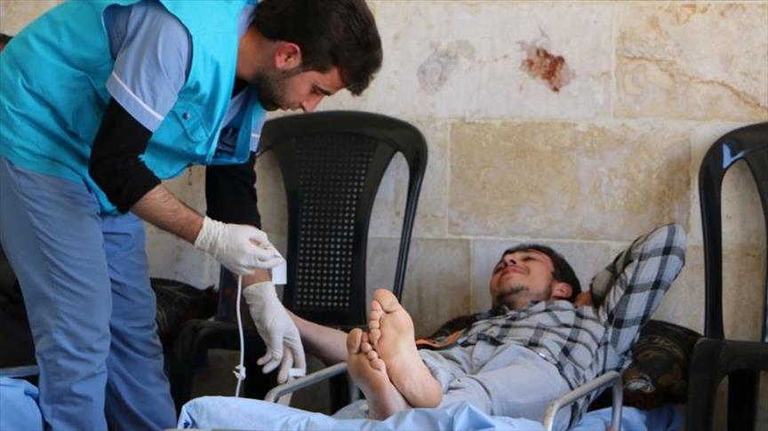أهالي إدلب يتبرعون بالدم لصالح مهجري الغوطة