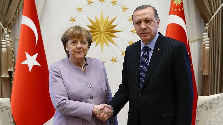 أردوغان وميركل يؤكدان حماية وحدة الأراضي السورية
