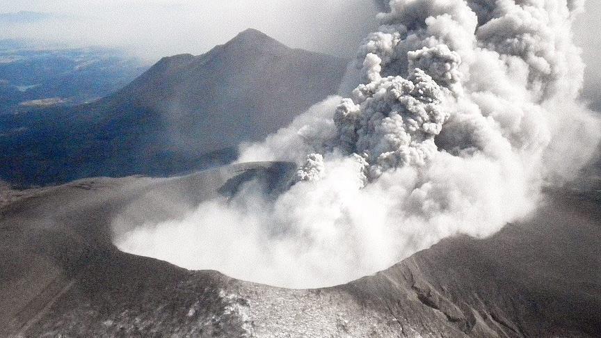 ثوران بركان جنوبي اليابان لأول مرة منذ 250 عاما