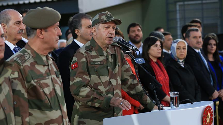 لهذه الأسباب أرتدى الرئيس أردوغان البدلة العسكرية !!