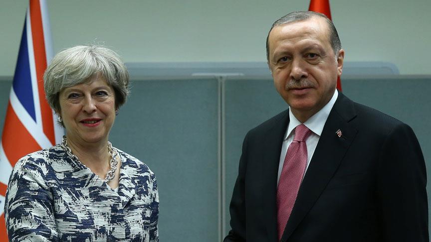 أردوغان و ماي يبحثان هاتفيا التطورات في سوريا