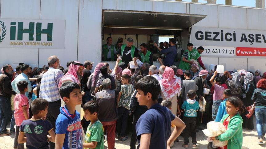 تركيا ترسل مساعدات إنسانية لمدينة عفرين