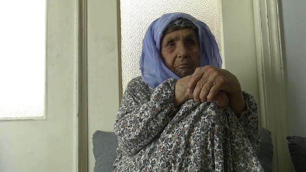 أكبر لاجئة في اليونان.. عجوز سورية عمرها 111 سنة وترغب بالسفر إلى ألمانيا (فيديو)