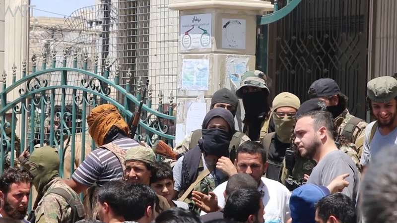 “تحرير الشام” تفرض حظر تجوال في مدينة إدلب (بيان)