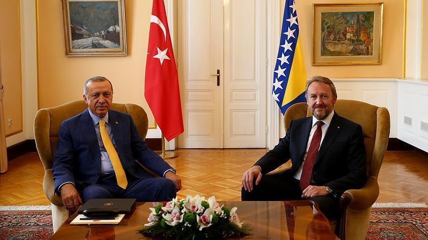 أردوغان يلتقي بيغوفيتش في سراييفو