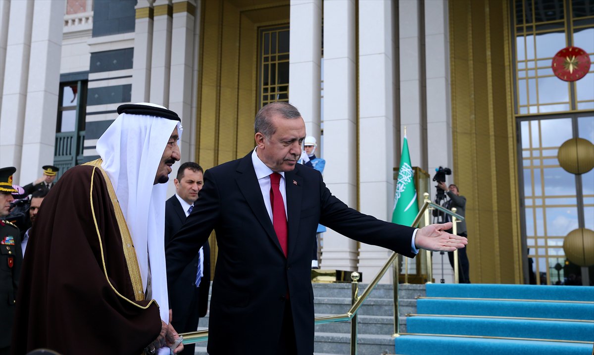 أردوغان للملك سلمان: العالم الإسلامي يواجه تحديات خطيرة