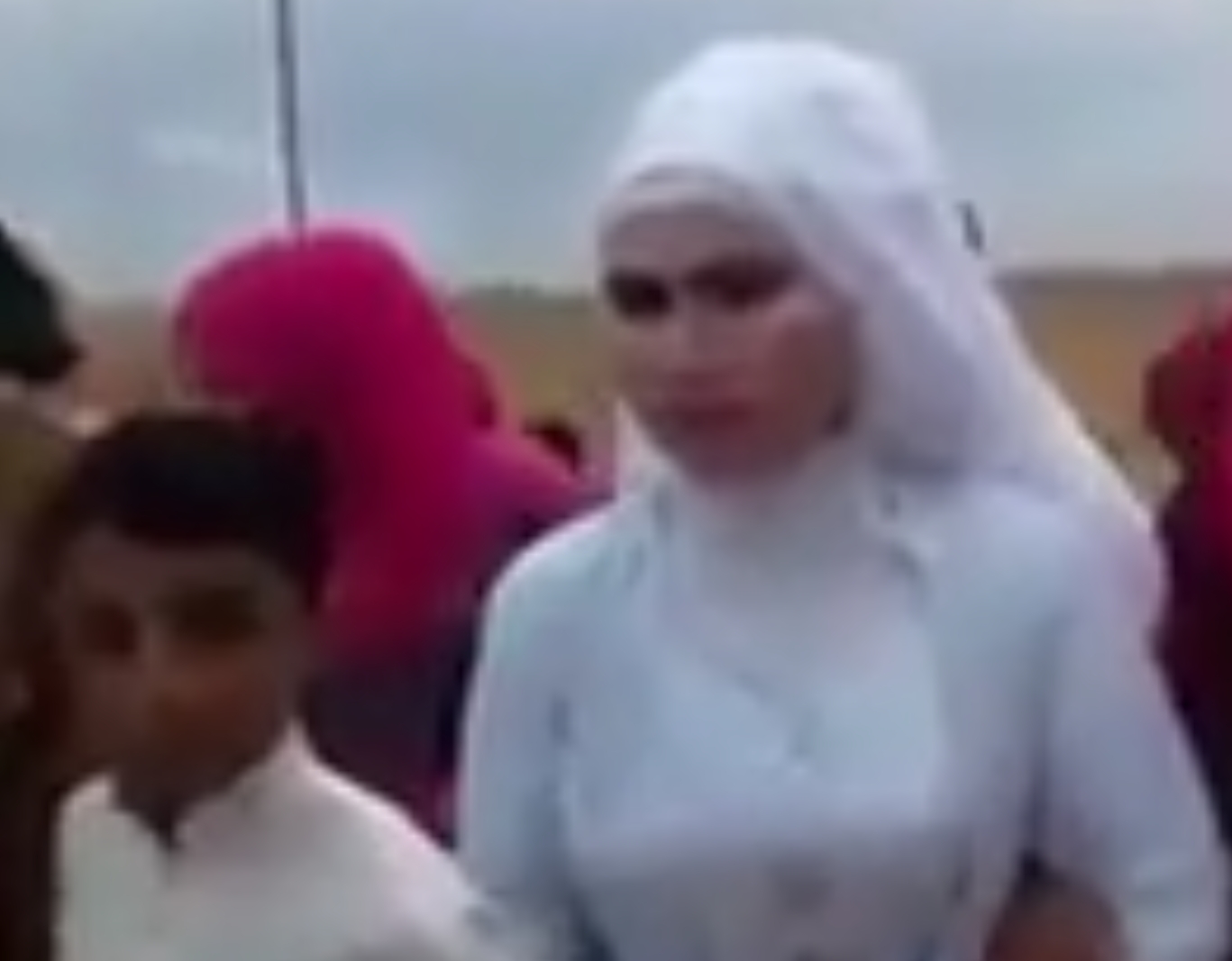 مقطع فيديو لعروس أكبر من زوجها بسنوات كثيرة في سوريا يثير جدلاًَ كبيرا