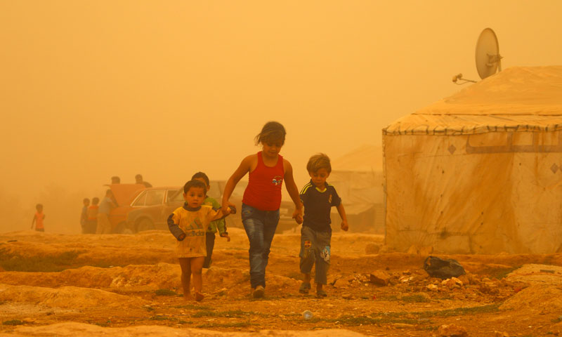 كأنها من أفلام الخيال العلمي .. سوريا تتعرض لعاصفة غبارية وتقترب من دمشق (شاهد الصور)