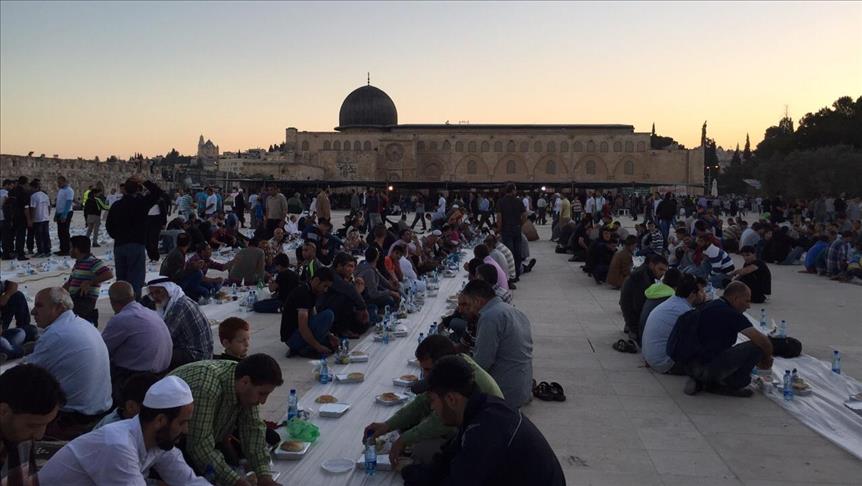 جمعية تركية تقيم إفطارا في المسجد الأقصى طوال رمضان