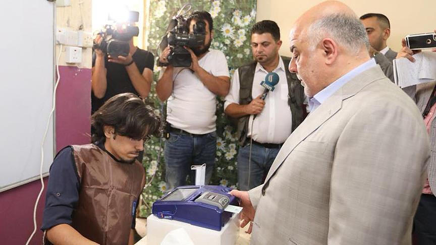 العبادي يصوت في الإنتخابات العراقية