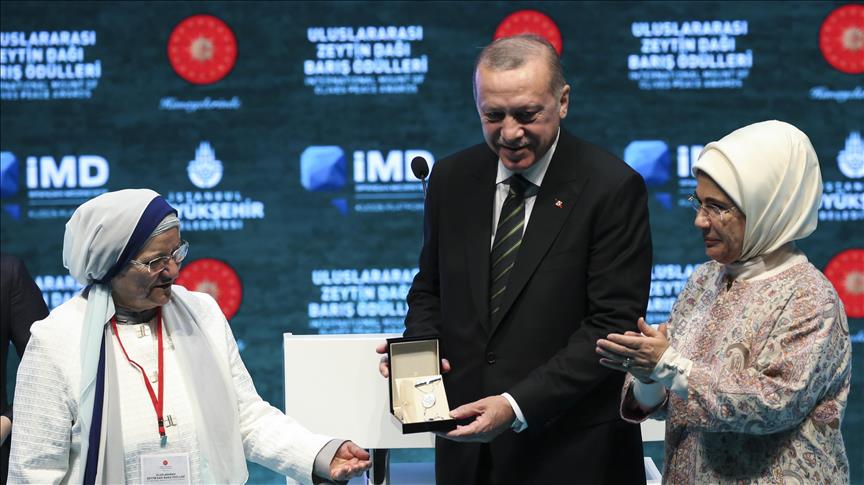 توزيع جوائز “جبل الزيتون” للسلام الدولية في إسطنبول