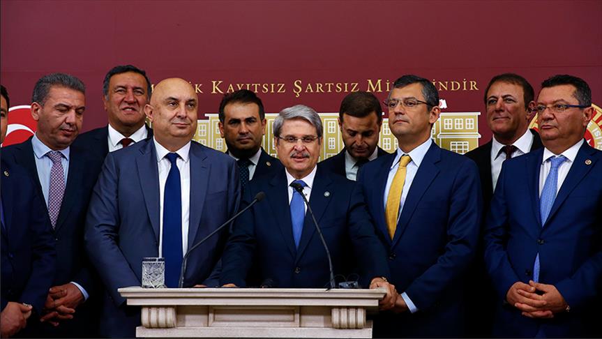 15 نائبا من “الشعب الجمهوري” التركي يعودون إلى حزبهم