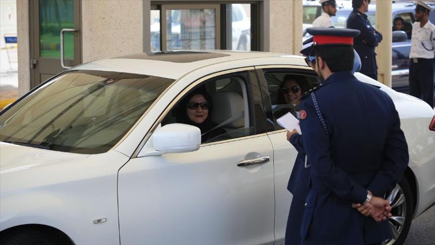 سعوديات يبدأن سائقات في “أوبر” و”كريم”