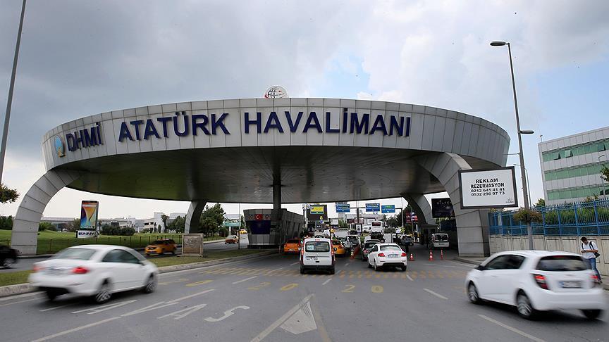 حركة مكثفة للمسافرين بمطار أتاتورك