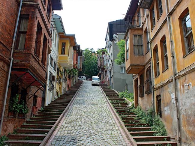 بلدية إسطنبول تخطط لانشاء سلالم كهربائية داخل أحياء المدينة
