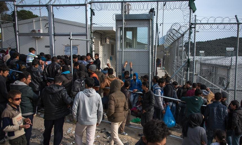إشتباكات متكررة بين سوريين وأفارقة في مخيمات للاجئين في اليونان