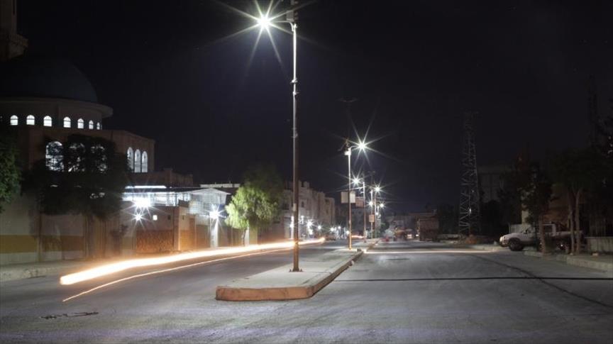 رواج استخدام الطاقة الشمسية لإنارة الشوارع بمنطقة “درع الفرات”