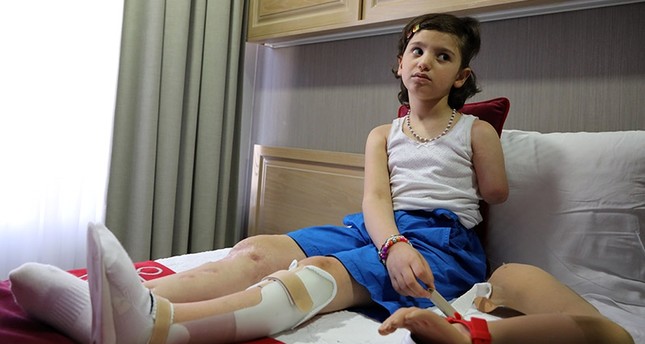 “ريان” طفلة سورية تستعيد الأمل في مشفى تركي بعد أن مزقت الحرب جسدها
