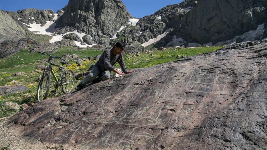 رسومات على الصخور شرقي تركيا محل اهتمام علماء الآثار