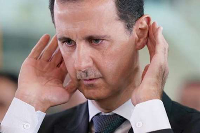 بشار الأسد يصلي