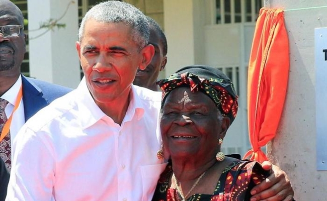 بالفيديو.. أوباما يزور بلده الأصلي ويرقص مع جدته