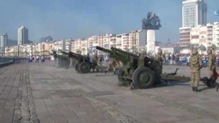 شاهد الجيش التركي يطلق 101 طلقة مدفعية في أزمير لحظة أداء الرئيس أردوغان اليمين الدستورية