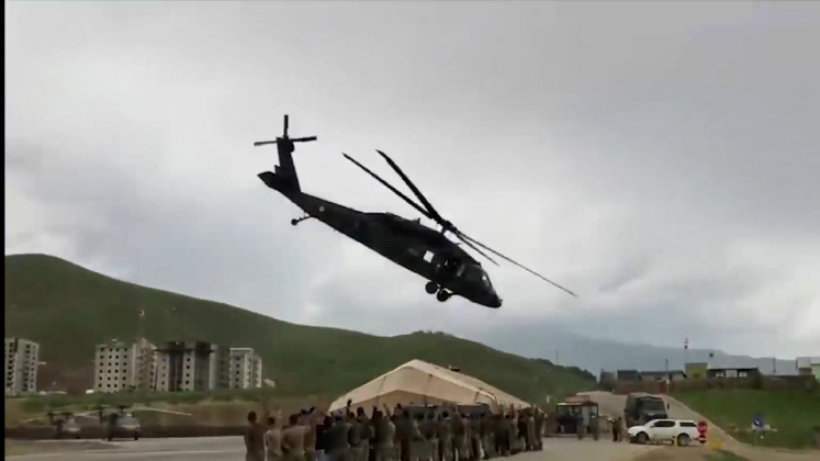 شاهد .. عرض جوي مدهش لطائرات الهليكوبتر التركية