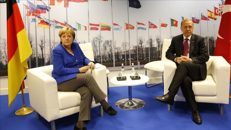 لقاء قمة يجمع أردوغان وميركل على هامش قمة الناتو