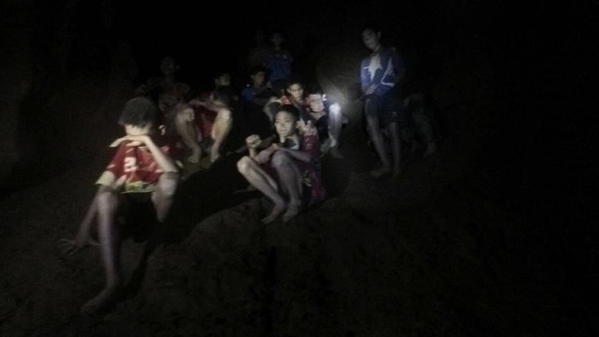 إنقاذ أربعة أطفال من الفتية العالقين في أحد كهوف تايلاند