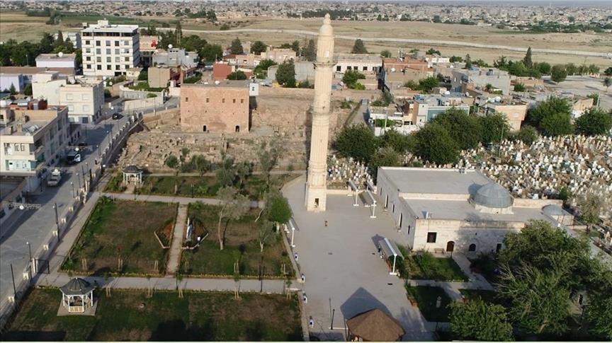 حديقة “الثقافة والمعتقد” في ماردين التركية.. الجامع يجاور الكنيسة