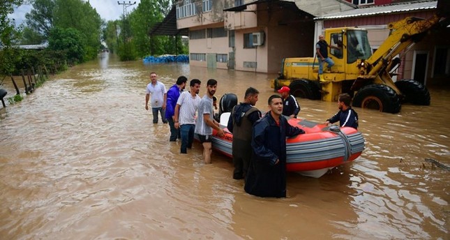 سيول مفاجئة في أوردو التركية تتسبب بأضرار كبيرة وتحاصر المئات