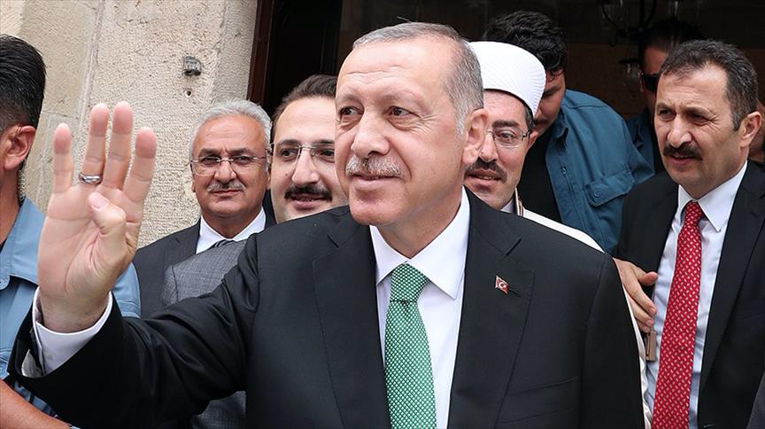 هكذا علق أردوغان على تقلبات سعر الليرة التركية بعد خروجه من صلاة الجمعة