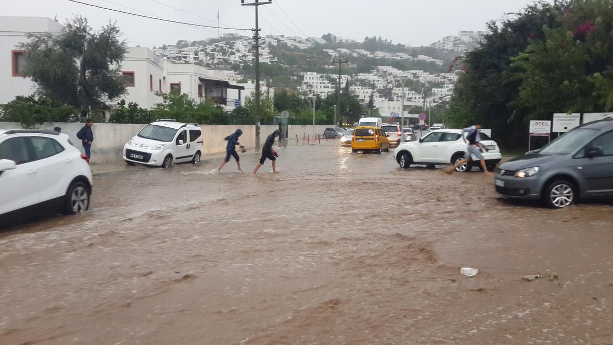 الأرصاد الجوية التركية تحذر المواطنين من أمطار غزيرة وسيول في هذه الولاية