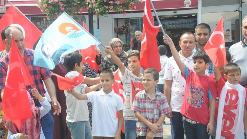 عراقيون بتركيا يصرّفون دولاراتهم دعمًا لليرة التركية