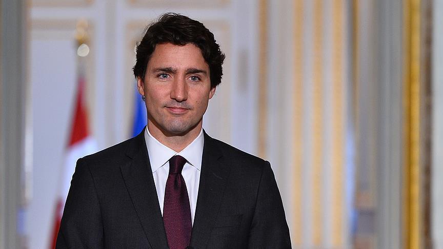 رئيس الوزراء الكندي يعلن أن كندا ستجلب أقارب العائلة السورية المنكو. بة