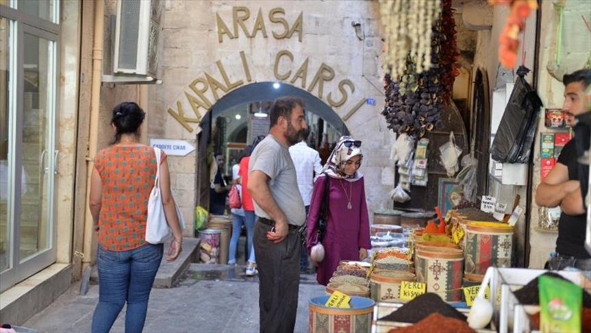“خان أراسا”.. حيث تفوح روائح التوابل لتملأ شوارع ماردين التركية