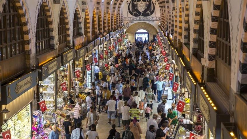 جدران “السوق المصري” بإسطنبول.. 350 عامًا من عبق التوابل