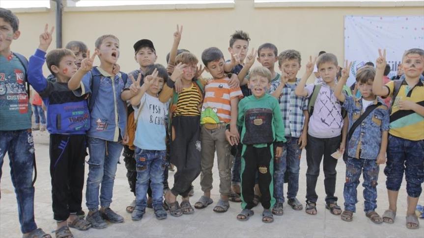 علما تركيا والثورة السورية يزيّنان وجوه أطفال “دابق”
