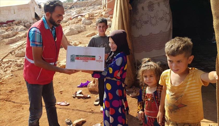 الهلال الأحمر التركي يرسل 145 شاحنة مساعدات إلى سوريا