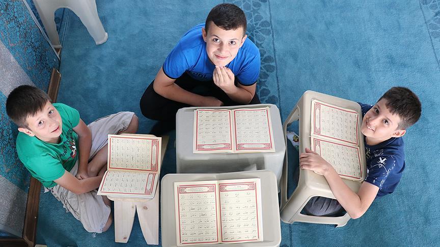 بلدية تركية تكافئ مئات الأطفال المواظبين على صلاة الفجر في المساجد