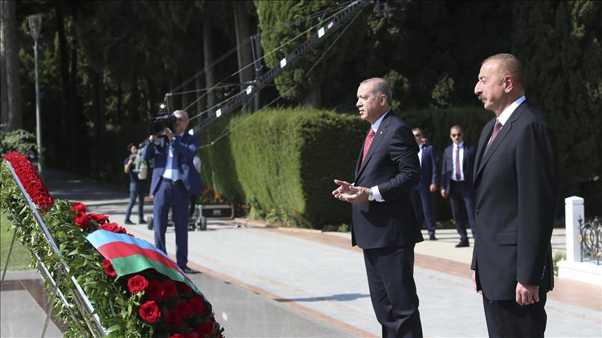 أردوغان يزور ضريح الزعيم الأذري حيدر علييف في باكو