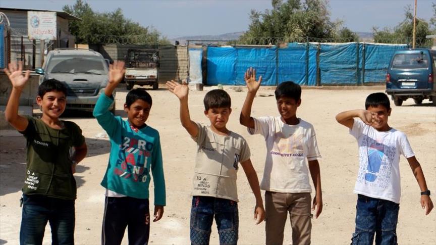 أطفال سوريون يحتفون بقدوم “بشائر الخير” التركية