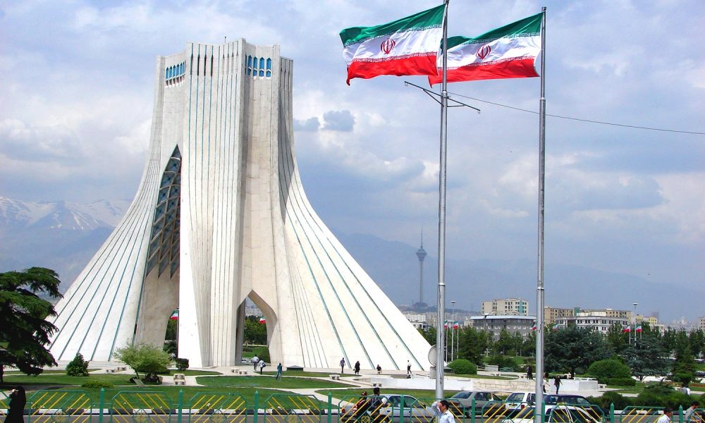 “رائحة كريهة” تضرب العاصمة الإيرانية طهران: ذعر في طهران !!