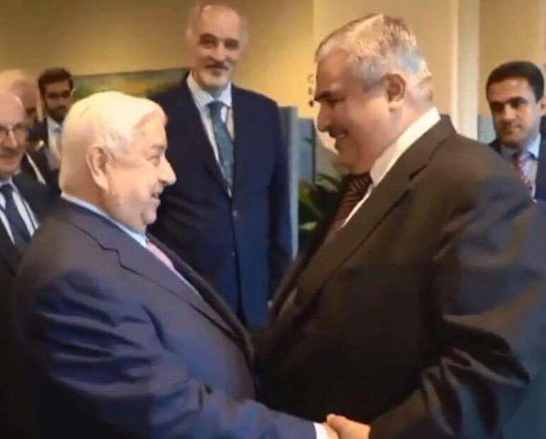 لقاء وضحكات بين وزيري خارجية سوريا والبحرين (صورة)