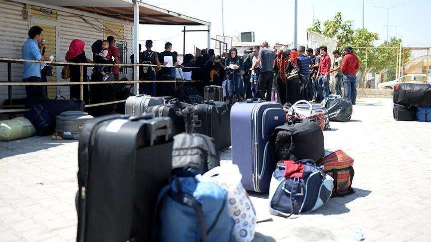 السوريون يواصلون العودة من تركيا إلى بلادهم