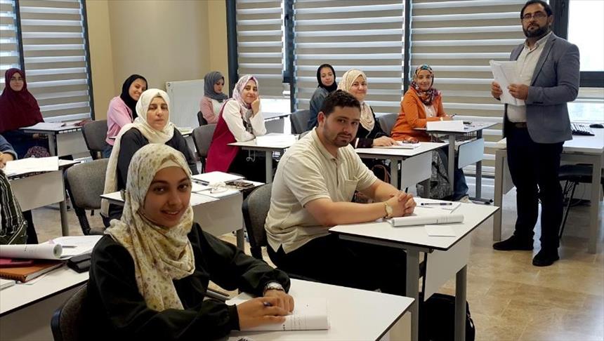طلاب عرب يختارون تركيا لزيادة إلمامهم بقواعد اللغة العربية